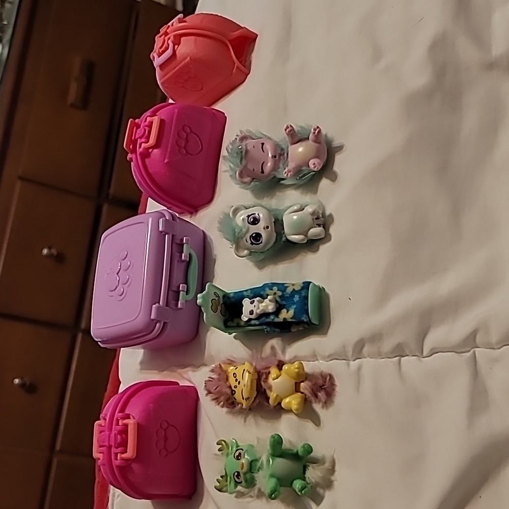 Lot Of 12 Little Live Pets And Carriers (Furniture)